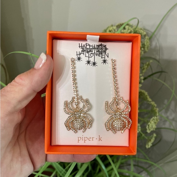 PIPER K” HALLOWEEN VERTICAL DROP “RHINESTONE SPIDER EARRINGS - Picture 2 of 4